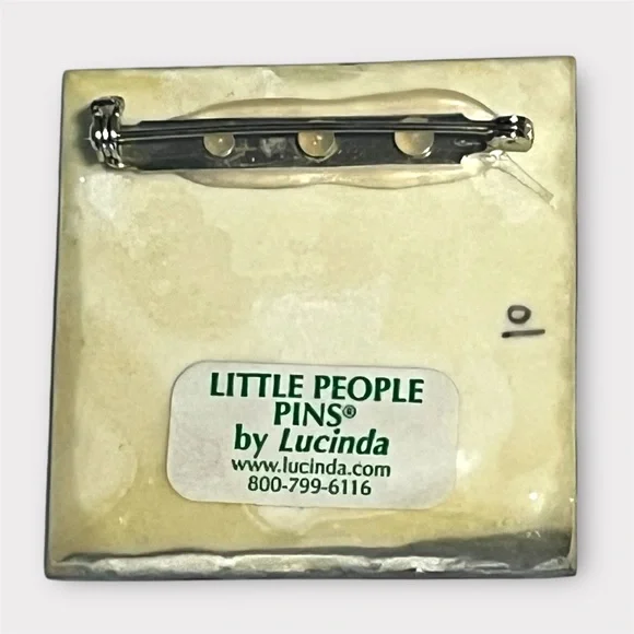 Little People Pins by Lucinda – Artisan Resin Beach Scene Brooch - Picture 3 of 5